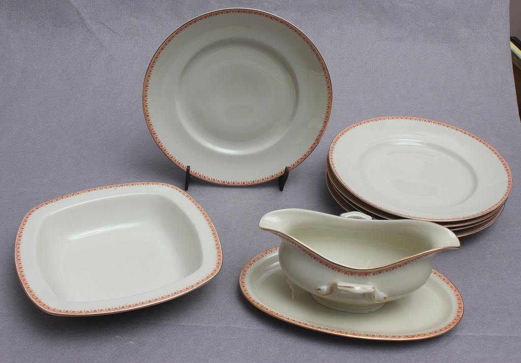 Kuznetsov porcelain tableware set - 5 dinner plates, 1 serving bowl, 1 sauce dish