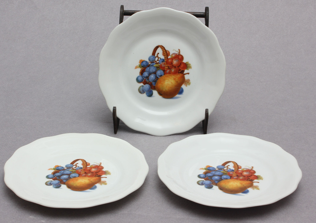 Jessen Riga porcelain plates Fruits