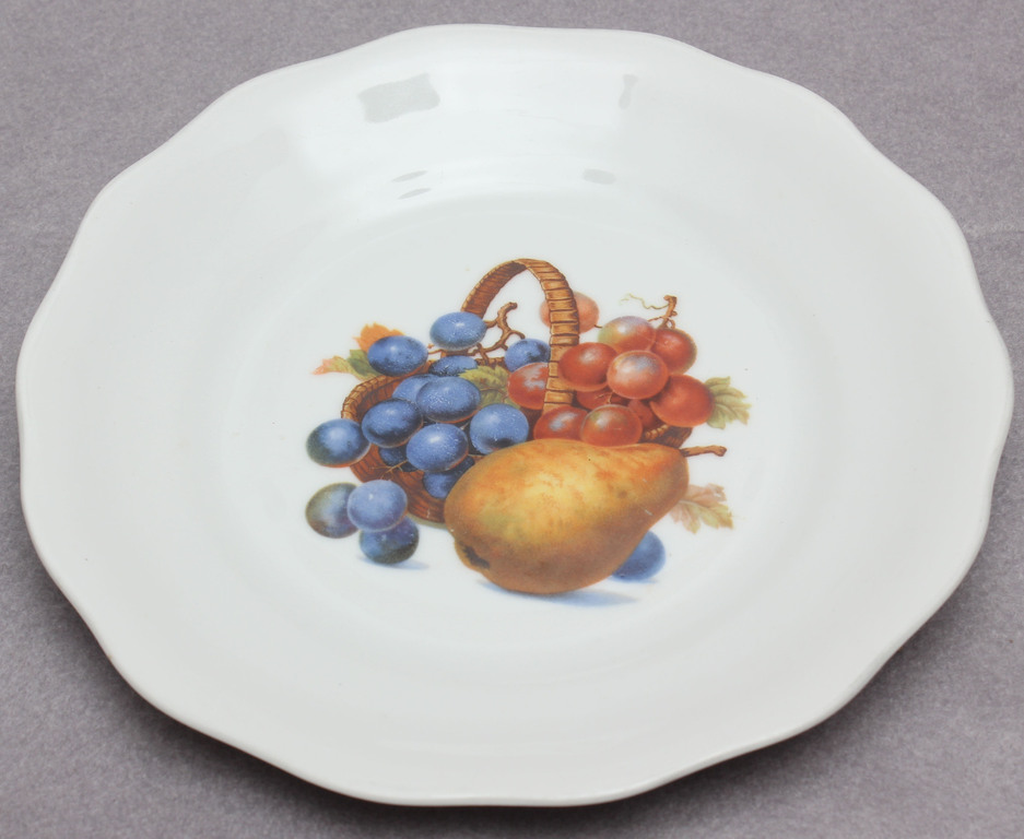 Jessen Riga porcelain plates Fruits