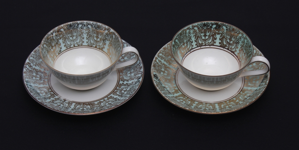 Porcelain cup and saucer (for 2)