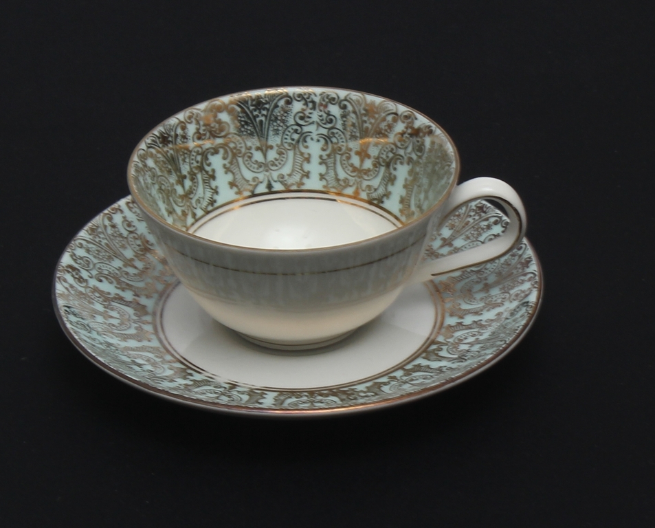 Porcelain cup and saucer (for 2)