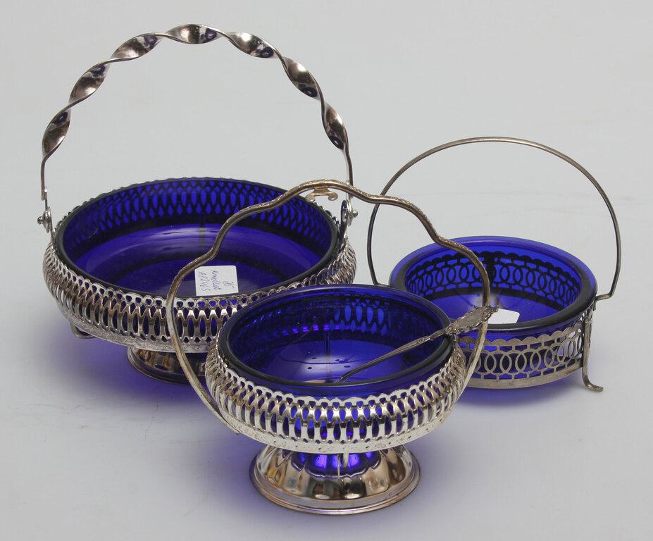 Blue glass set with metal finish (3 bowls and a spoon)