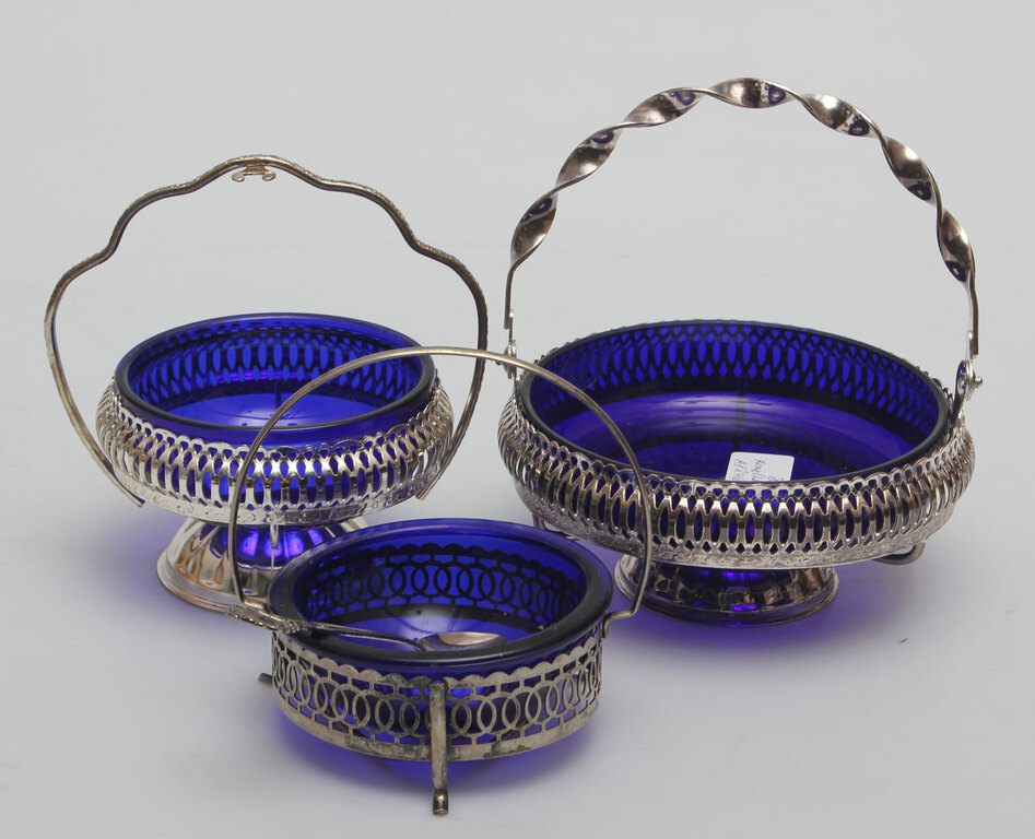 Blue glass set with metal finish (3 bowls and a spoon)