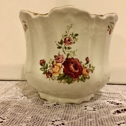 Antique English flowerpot. Hand painted. Last century.