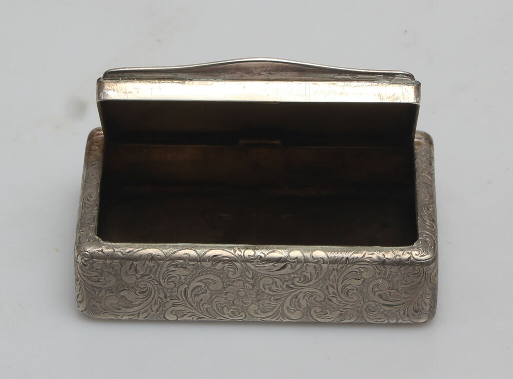 Silver tobacco box/chest