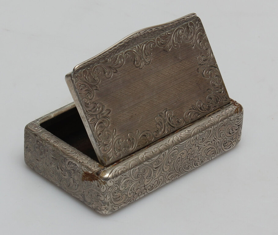 Silver tobacco box/chest