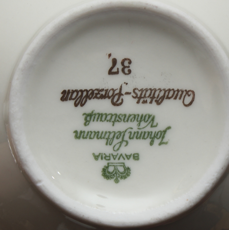 Nepilna porcelāna servīze