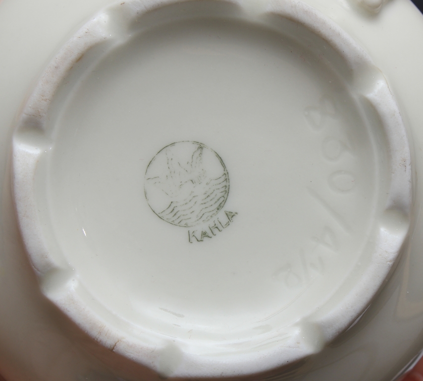 Porcelāna tasītes un apakšgtasītes, nepilns komplekts