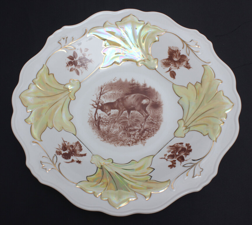 Porcelain plate with an animal motif