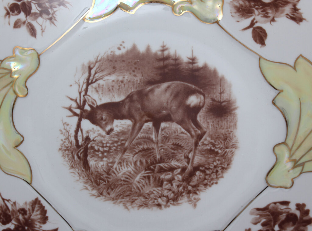 Porcelain plate with an animal motif