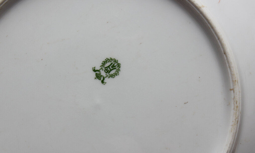 Porcelain plate with an animal motif