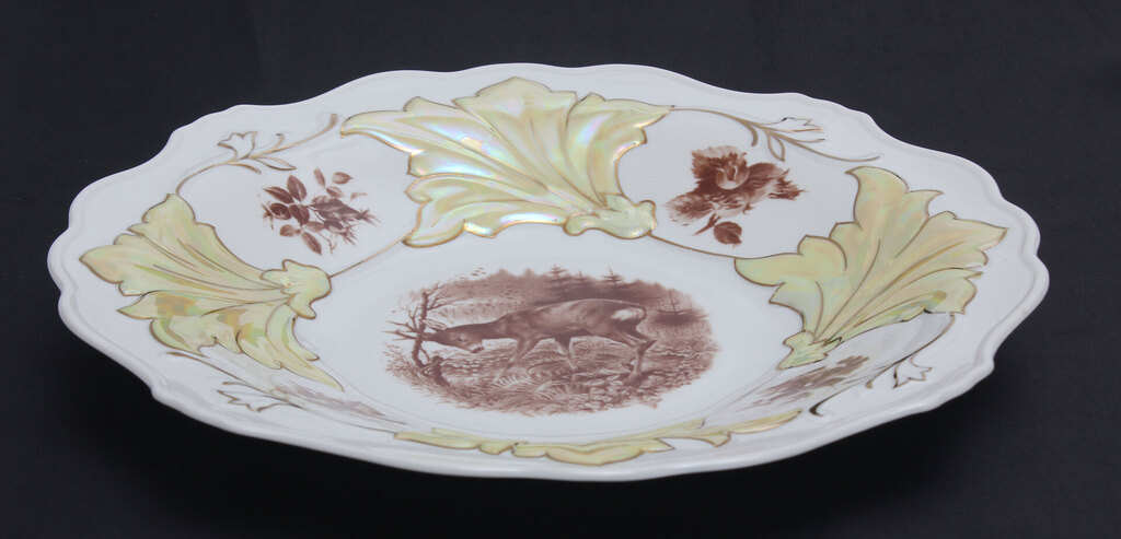 Porcelain plate with an animal motif