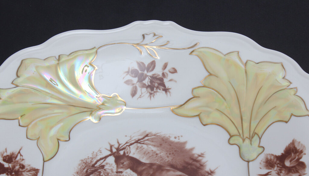 Porcelain plate with an animal motif