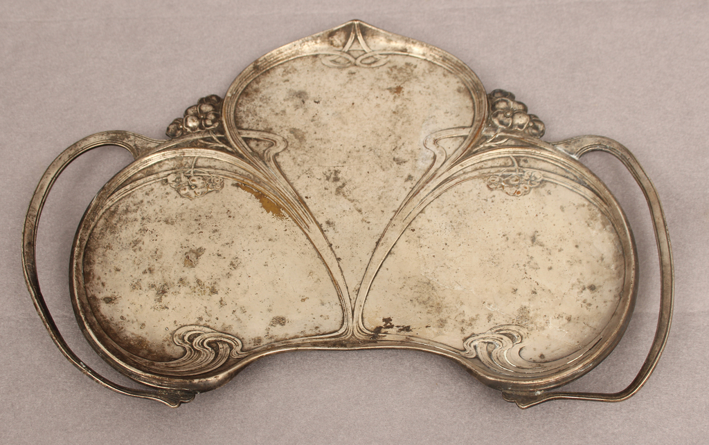 Art Nouveau silver-plated metal serving dish