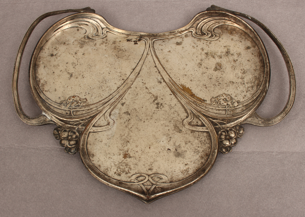 Art Nouveau silver-plated metal serving dish