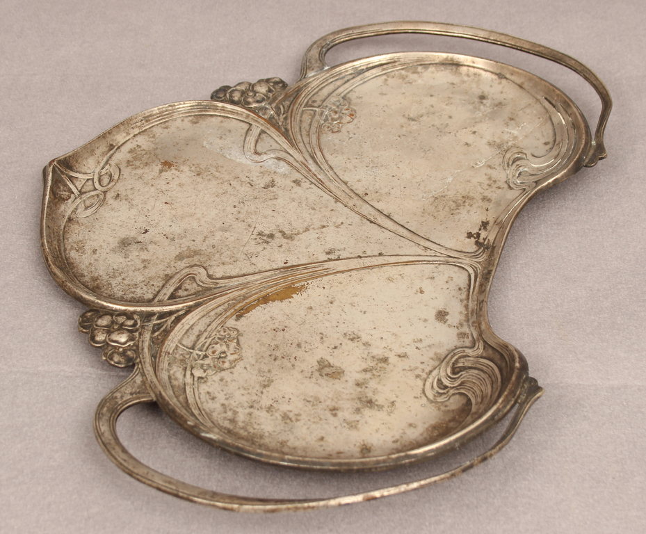 Art Nouveau silver-plated metal serving dish