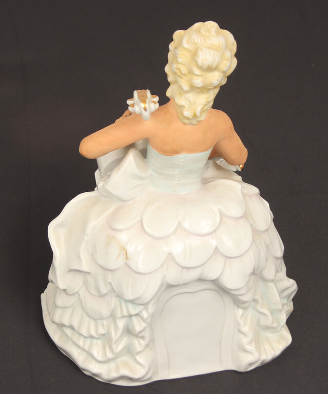 Porcelain figurine 