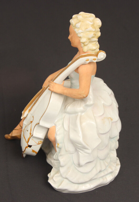 Porcelain figurine 