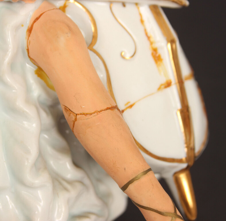 Porcelain figurine 