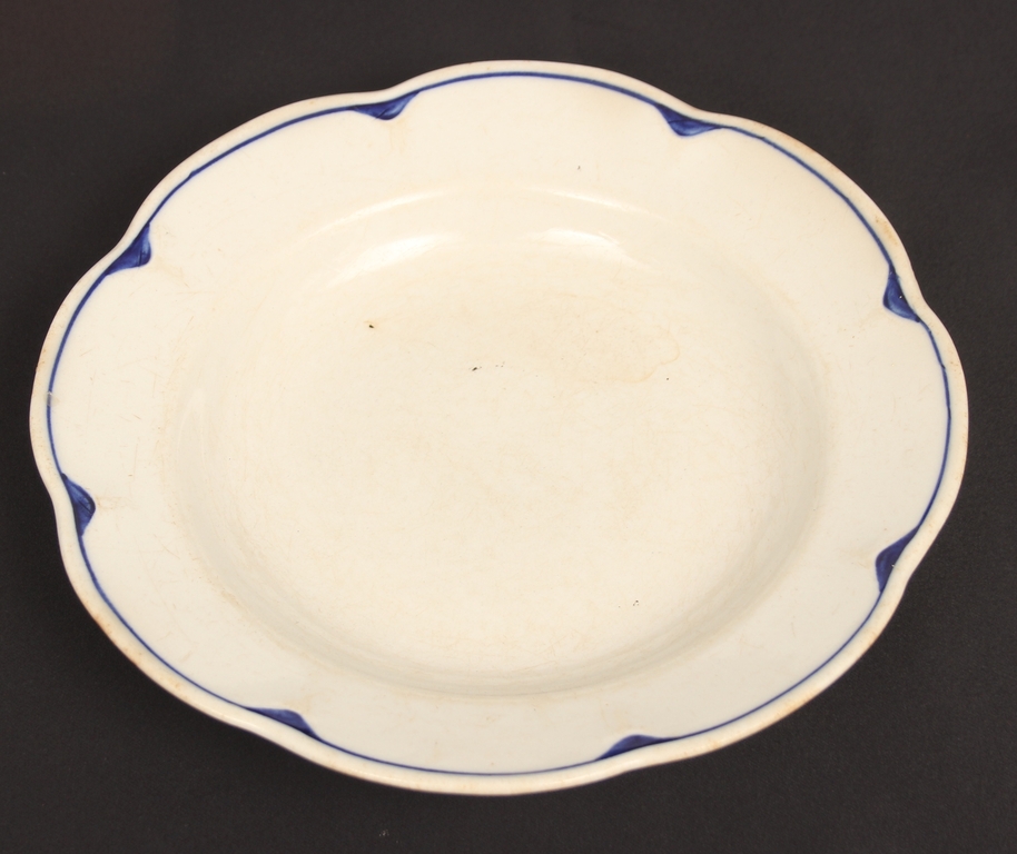 Porcelain deep plates (3 pcs.)