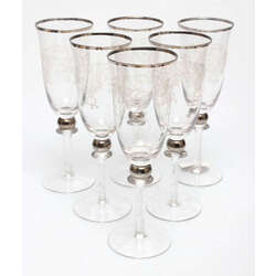 Glass wine glasses with platinum finish