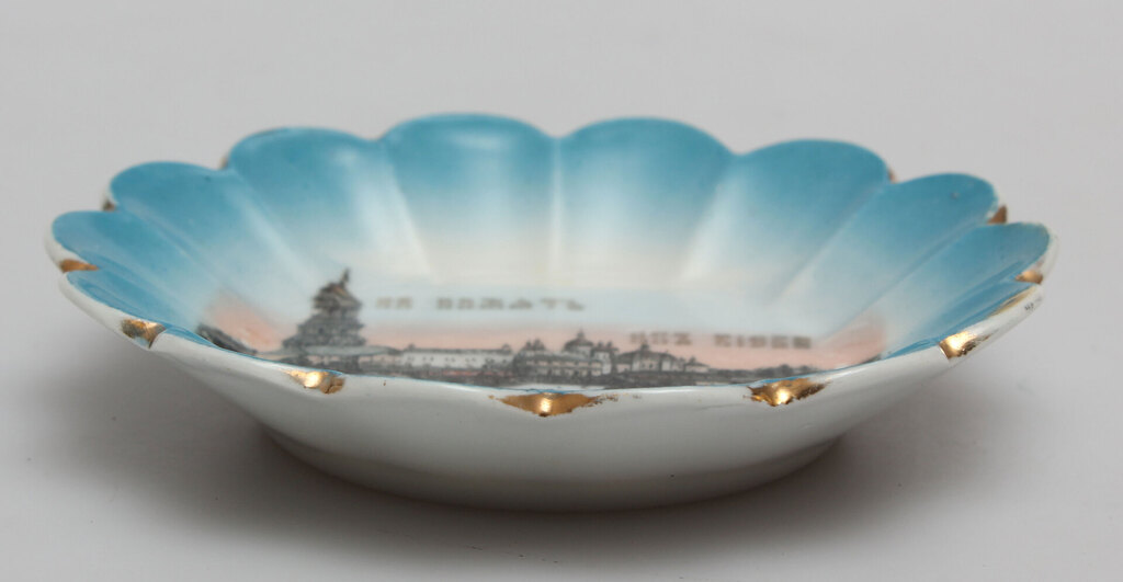 Small porcelain plate 