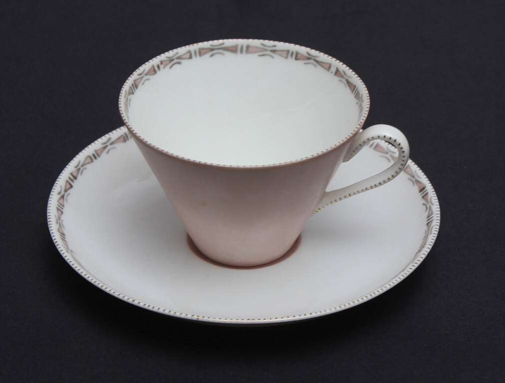 Porcelain cups with saucers 