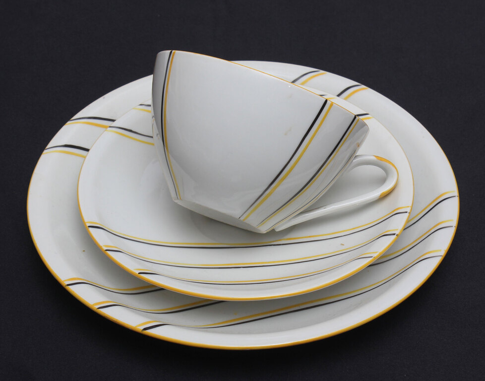 Porcelain cups with saucers 