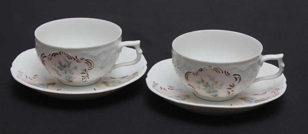 Porcelain cups with saucers (for two)