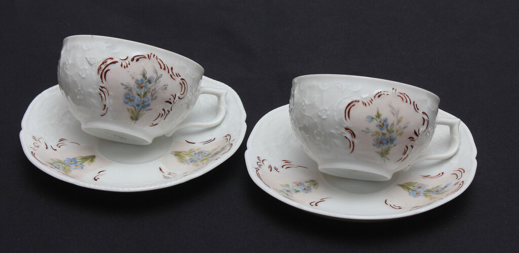 Porcelain cups with saucers (for two)