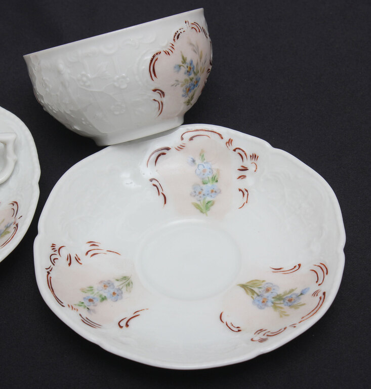 Porcelain cups with saucers (for two)