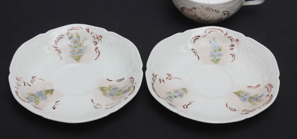 Porcelain cups with saucers (for two)