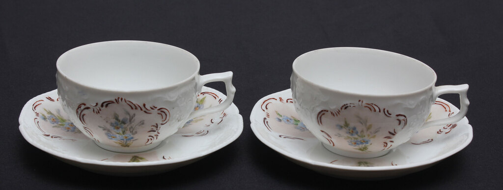 Porcelain cups with saucers (for two)