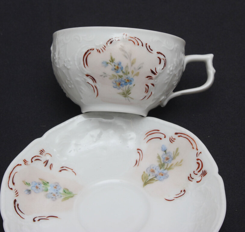 Porcelain cups with saucers (for two)