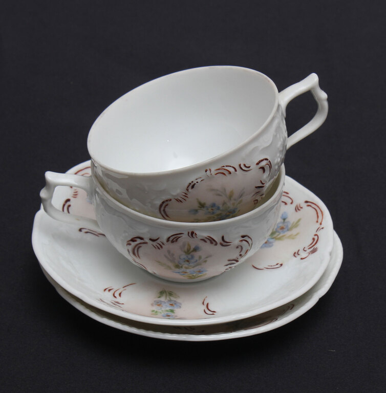 Porcelain cups with saucers (for two)