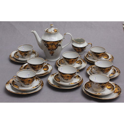 Porcelain serving set for 8 persons 