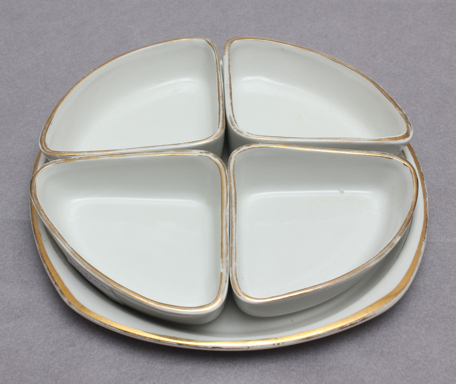 Porcelain serving dishes set 1+4