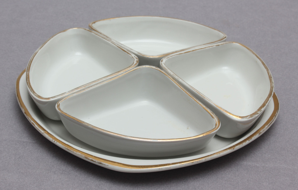 Porcelain serving dishes set 1+4