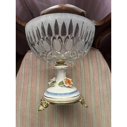 A beautiful fruit bowl on a decorative porcelain and metal leg, created in a beautiful design