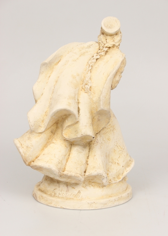 Gypsum figure 