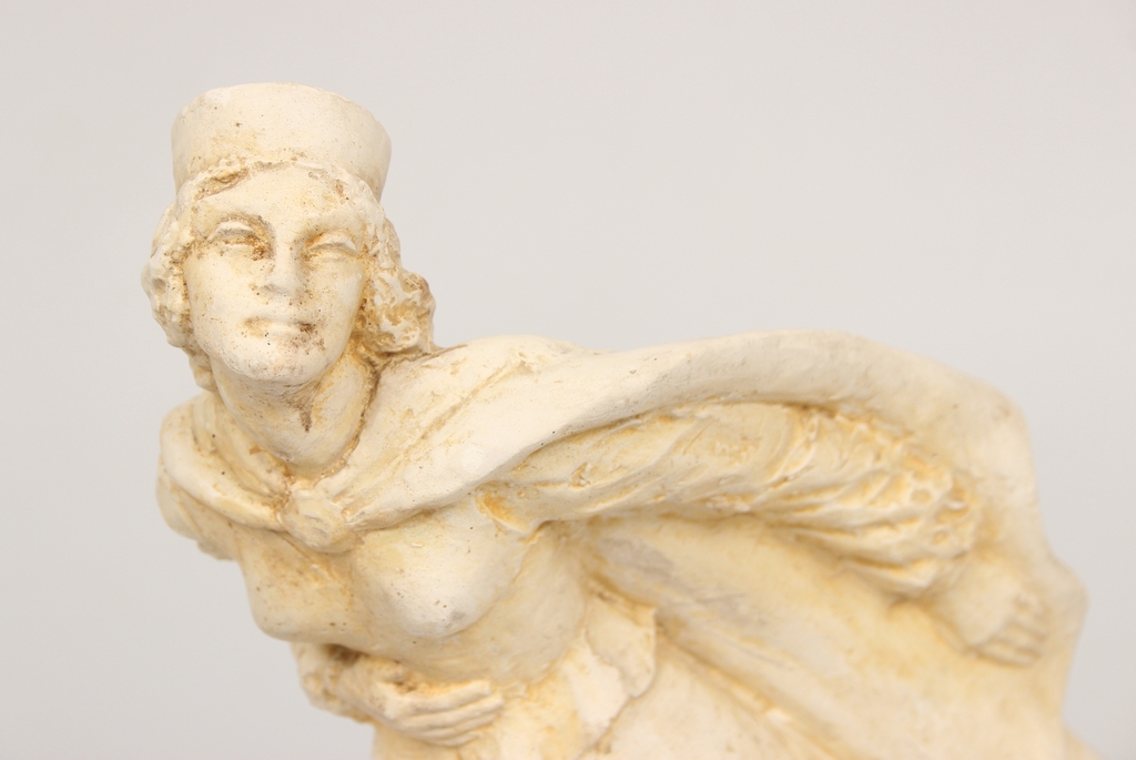 Gypsum figure 