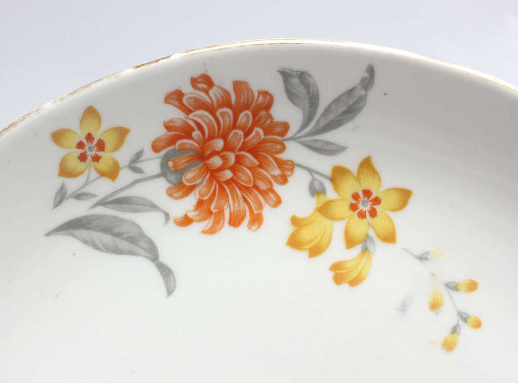 Kuznetsov porcelain serving plate with flower decoration