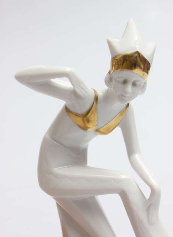 Art deco figurine 