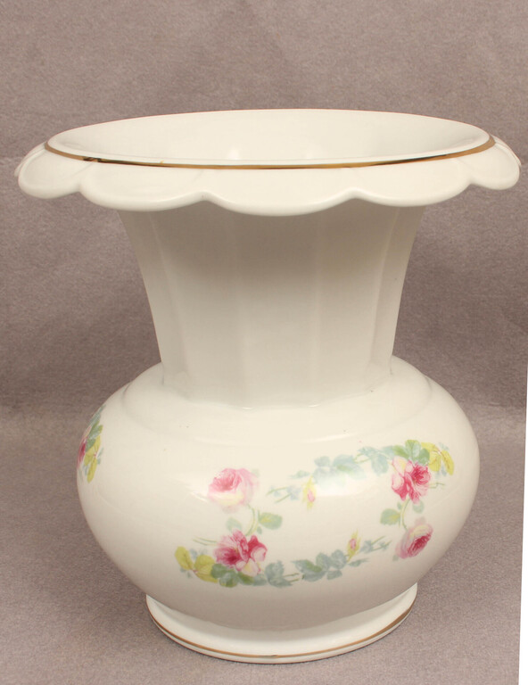 Painted porcelain vase in Art Deco style