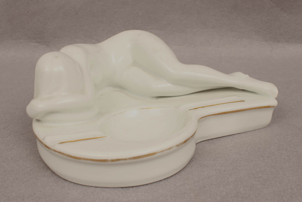 Elegant porcelain ashtray in Art Deco style