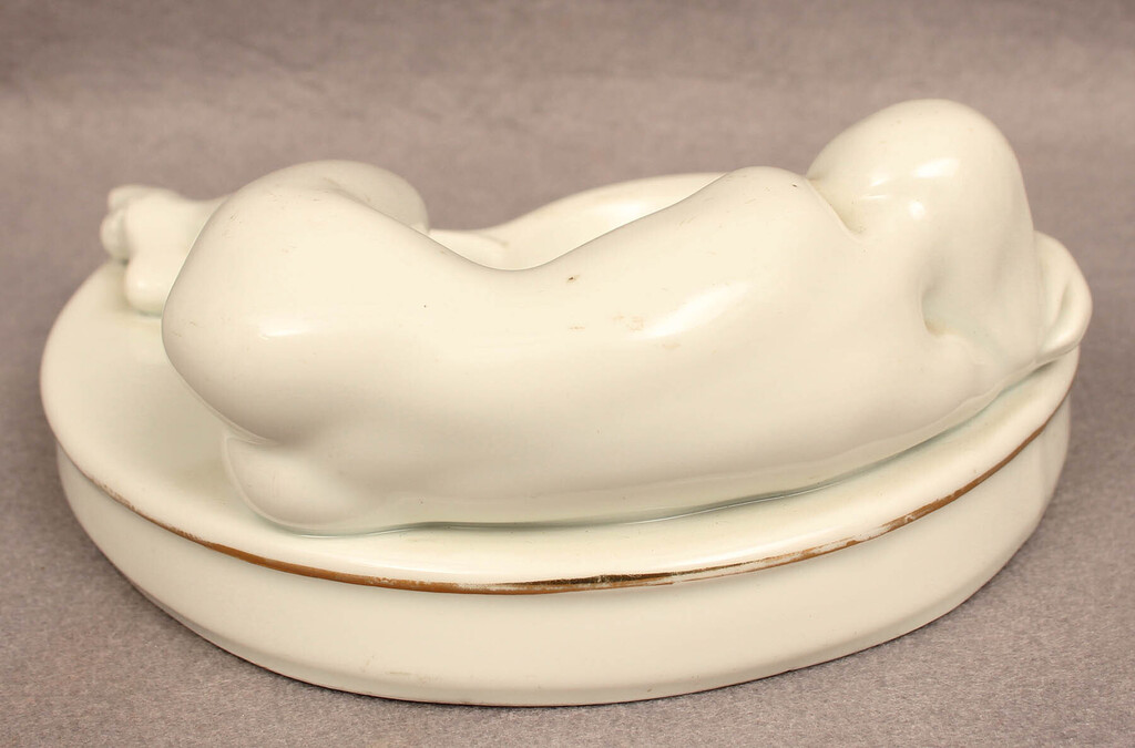 Elegant porcelain ashtray in Art Deco style