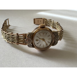 Exquisite vintage women's Chaika gold watch with diamonds