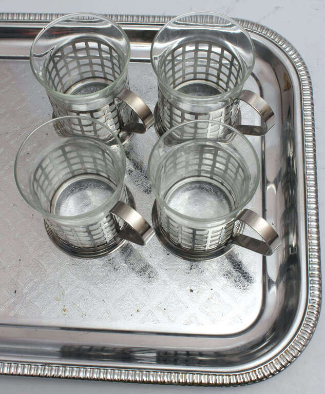 Electrified Russian tea boiler with glasses and tray, 4 pers.